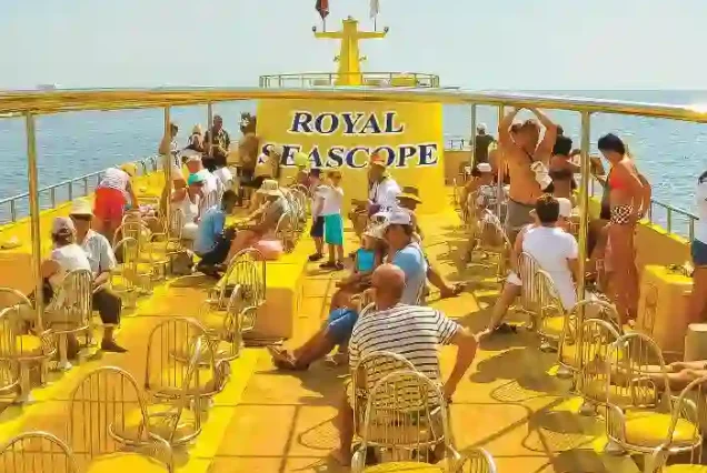 Best Sea Scope Hurghada tour semi-submarine panoramic view.