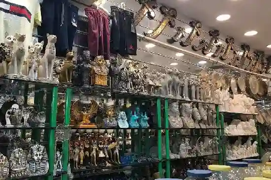 Pharaonic statues as a souvenir