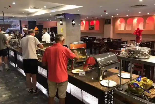 VIP lunch at a local Cairo restaurant for private tourists.