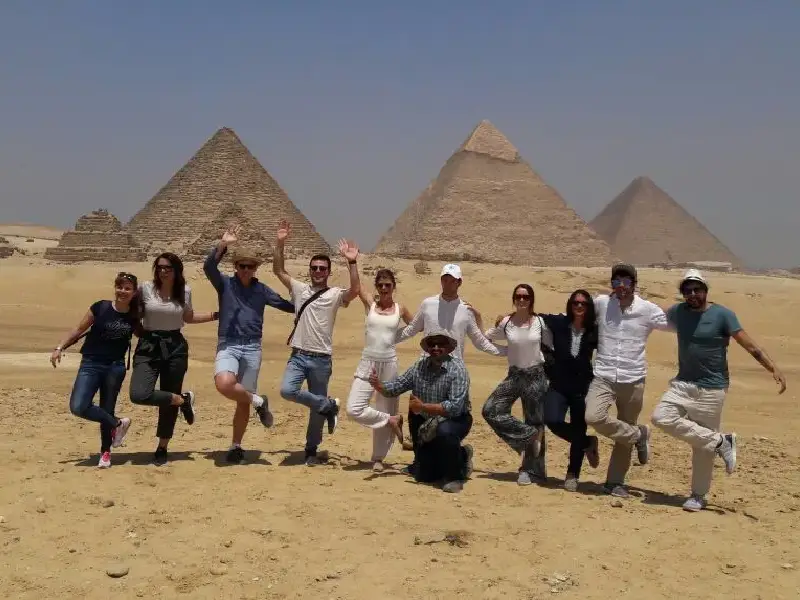 Pyramids and Tourists - Manolo Tours Egypt