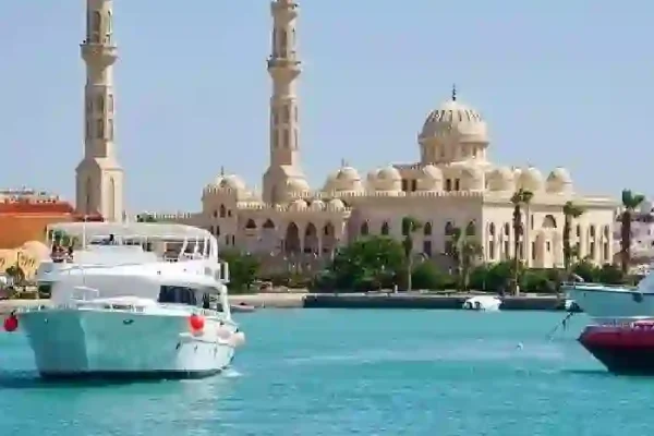 Hurghada guided city tour - Marina and old town sightseeing - Manolo Tours