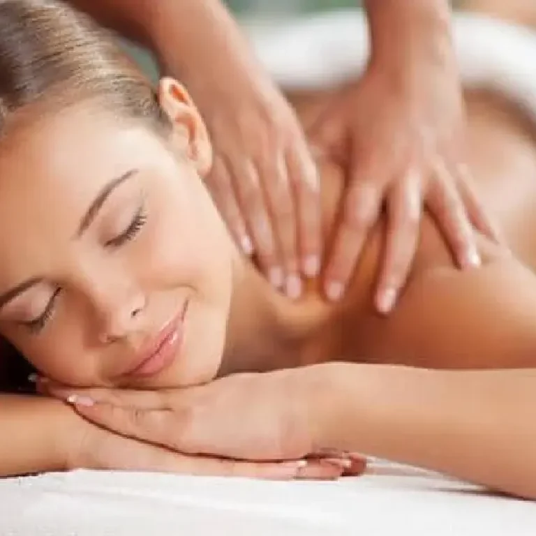 English: Turkish bath Hurghada - Woman relaxing during professional massage with foam